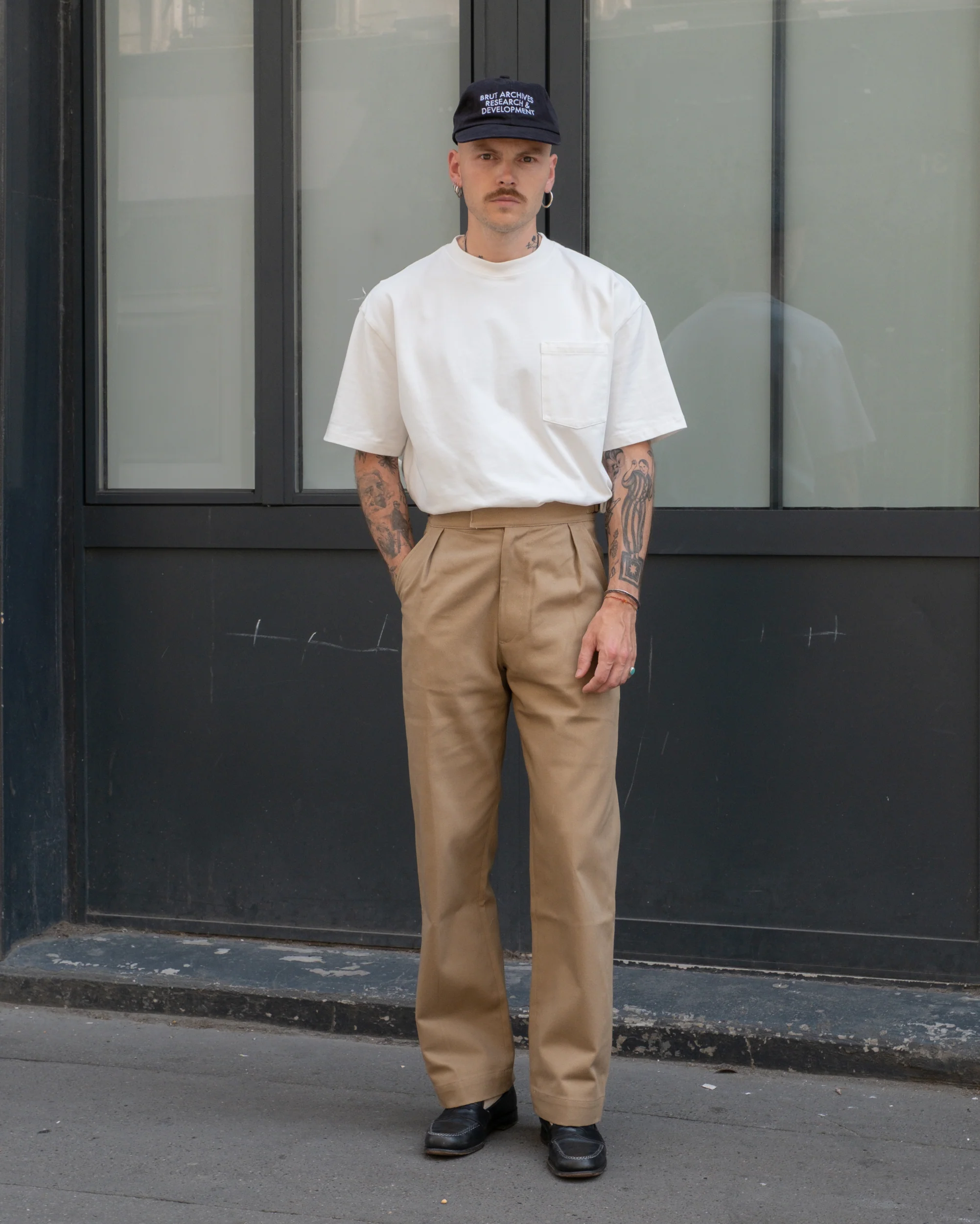 THE ONE PLEAT PANTS - Image 2