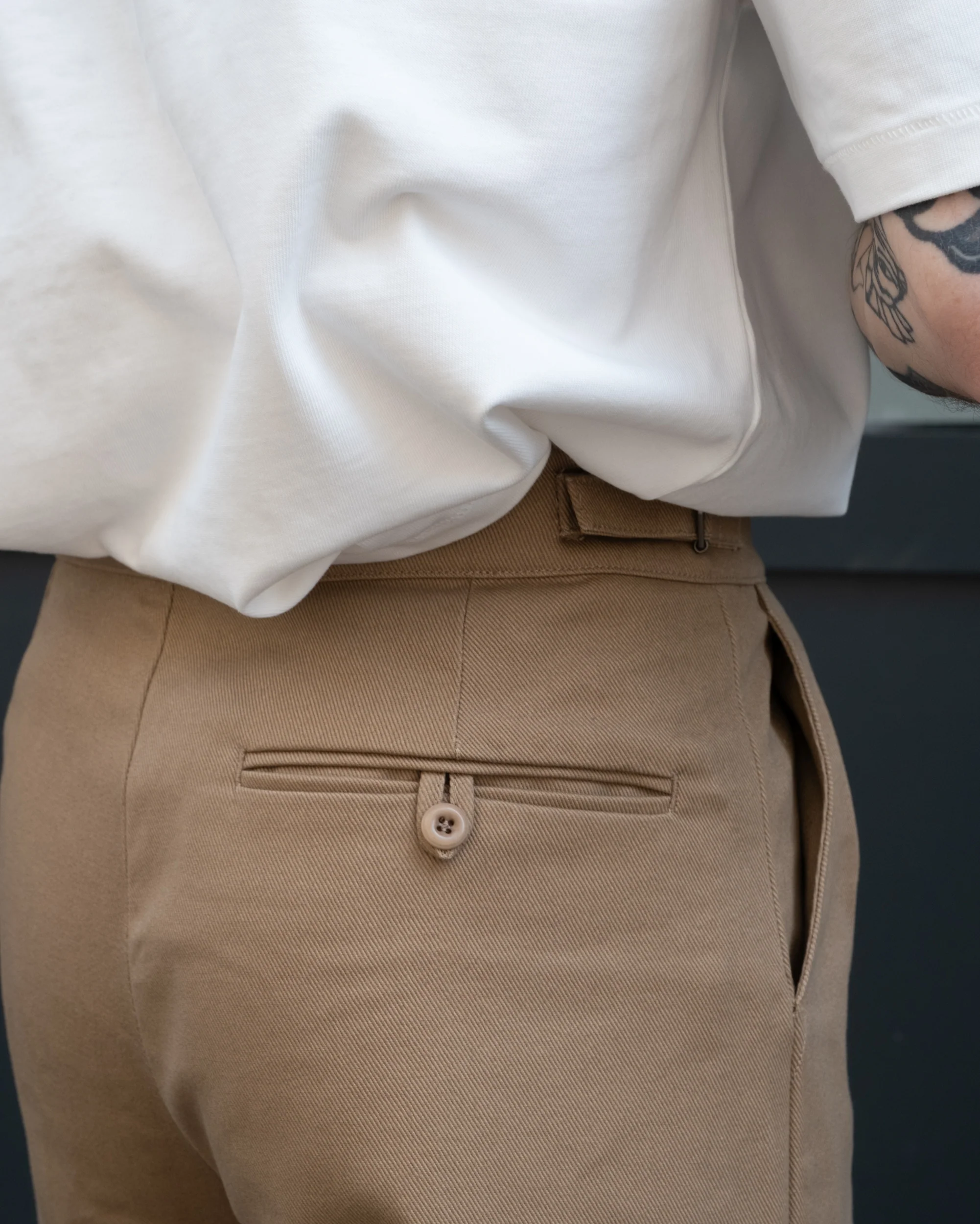 THE ONE PLEAT PANTS - Image 3